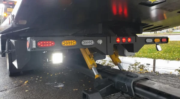 Metro FB-10 rear LED lighting, wheel lift and safety under-deck recovery gear