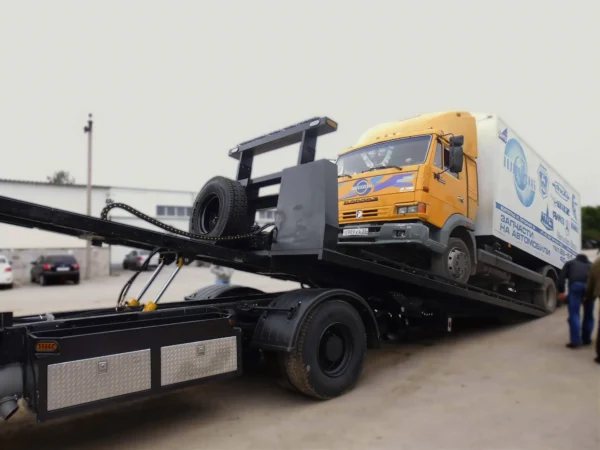 Metro FB-15 flatbed towing and loading a medium-duty commercial truck