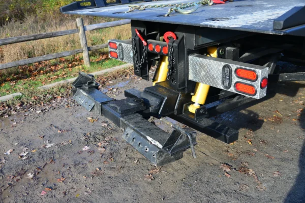 Metro FB-20 rear hydraulic underlift system with stabilizers deployed on gravel lot