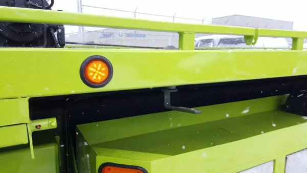 Metro FB-20 lime-green flatbed side rail with light