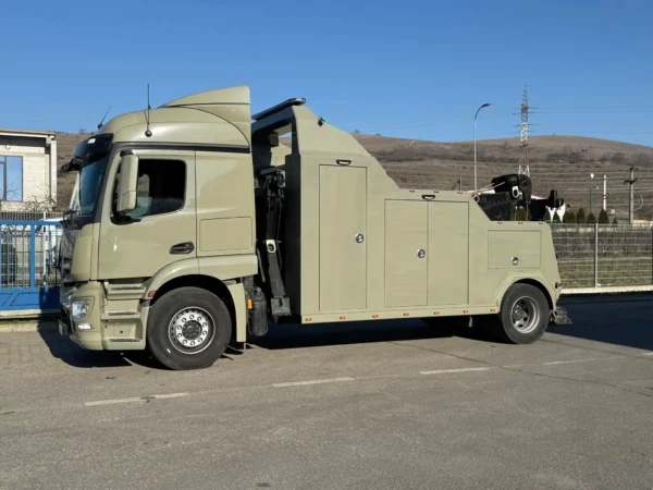Metro Tow Trucks INT-16 beige heavy-duty integrated wrecker left side profile
