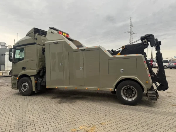 Metro Tow Trucks INT-16 beige heavy-duty integrated wrecker left side profile parked on industrial pavement