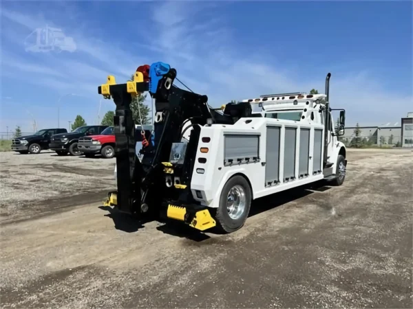 Metro Tow Trucks INT-16 white heavy-duty integrated wrecker rear view