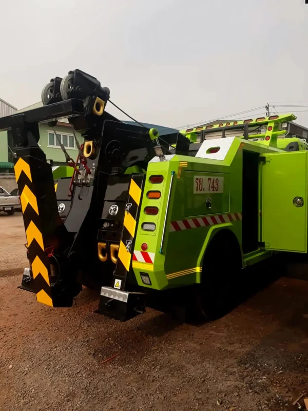 Metro Tow Trucks INT-16 green heavy-duty integrated wrecker rear view with boom and underlift