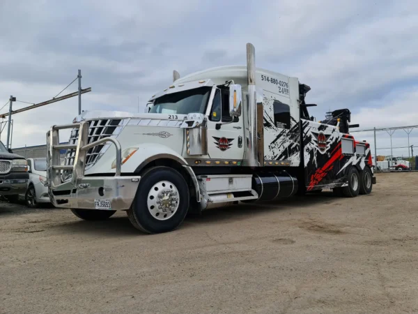 INT-35 integrated wrecker with aggressive graphics and extended recovery boom