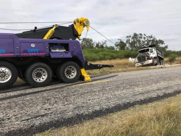 INT-60 integrated wrecker with extended underlift preparing for heavy truck towing operation near roadside
