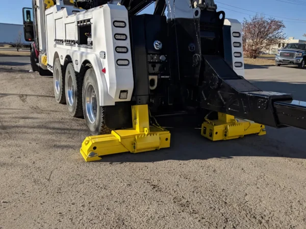 INT-60 heavy duty integrated wrecker with stabilizer legs deployed while preparing for towing operation
