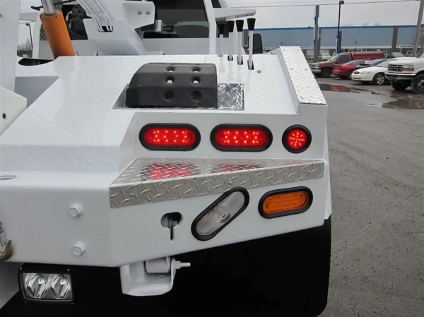 Metro Tow Trucks INT-5 rear warning light close-up
