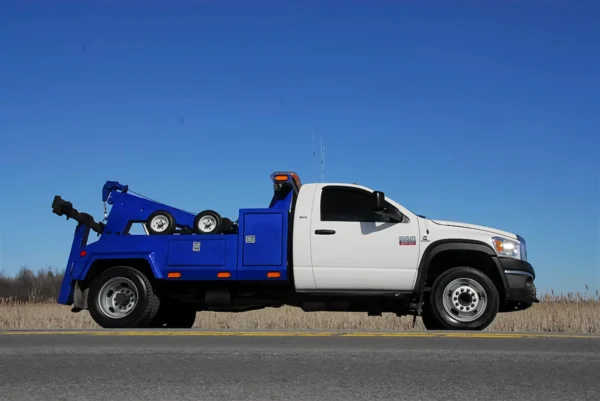 Metro Tow Trucks INT-5 blue integrated wrecker side view