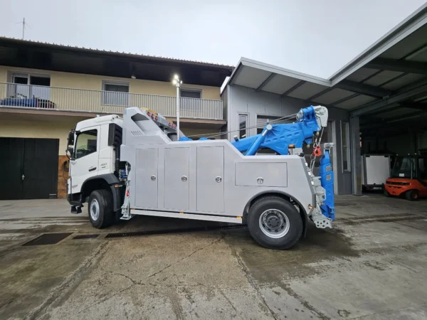 Metro Tow Trucks INT-30 white heavy-duty integrated wrecker left side view with blue boom and underlift