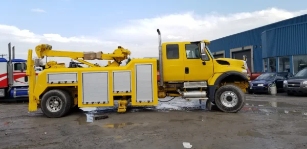 Yellow RTR-16 rotator heavy wrecker positioned for commercial vehicle rescue