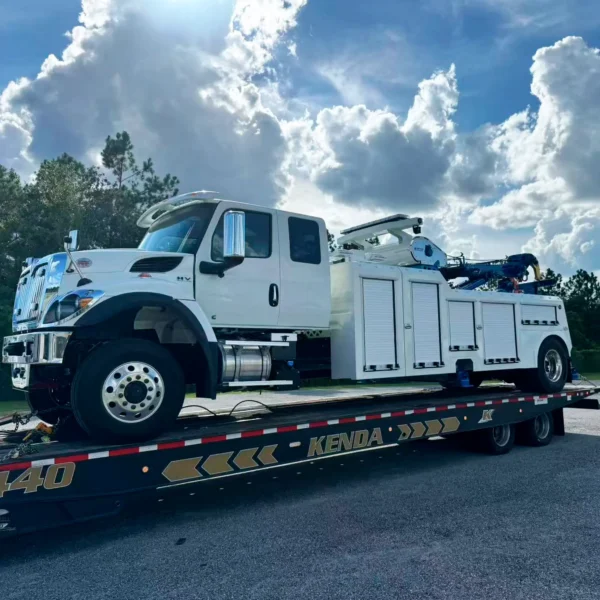 Metro RTR-16 rotator wrecker transported on lowboy trailer, heavy rescue unit