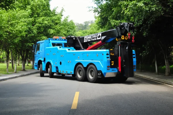 Metro Tow Trucks RTR-35 rotator parking on public roadway for towing and recovery service deployment
