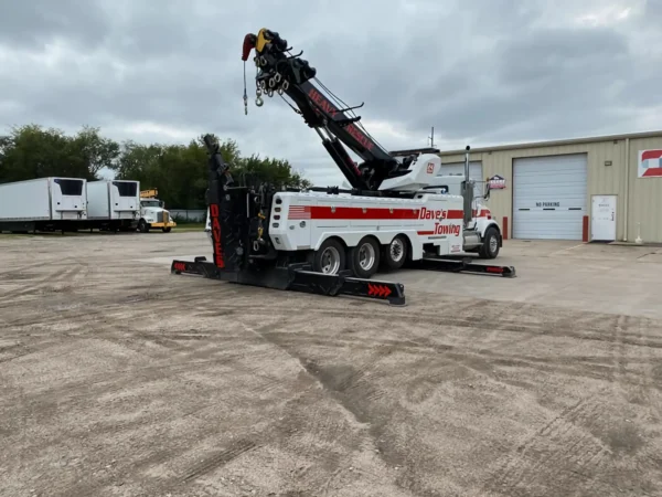 Metro Tow Trucks RTR-50 rotator with boom extending and raising and outriggers deploying at a commercial yard