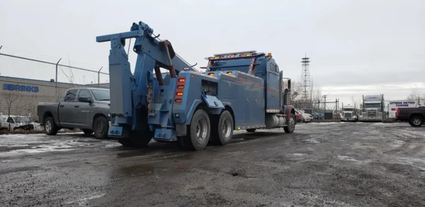 Metro Tow Trucks RTR-50 rotator with outriggers deployed ready for heavy vehicle recovery operation