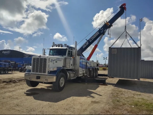 Metro RTR-70 rotator lifting freight container during industrial recovery