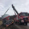 Metro RTR-70 heavy rotator upright recovery of overturned tanker truck on roadside slope