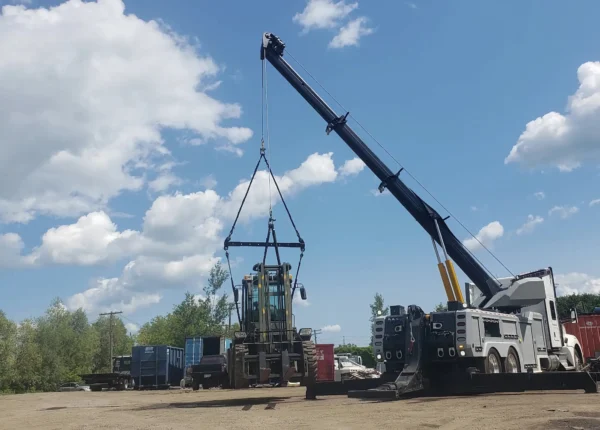Metro Heavy Recovery 35 wrecker performing dual-line lift on industrial equipment