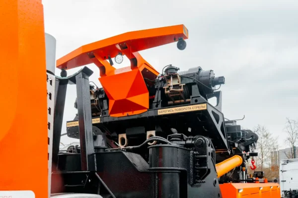 Metro Tow Trucks Heavy Recovery 70 hydraulic boom and winch system close-up