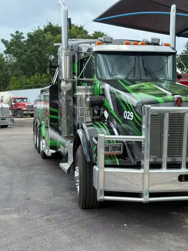 Metro IND-60 heavy duty wrecker front view with custom green-black graphics