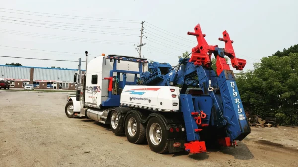 MDTU-35 detachable wrecker with extended stabilizers ready for heavy recovery