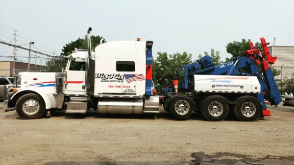 MDTU-35 detachable wrecker mounted on a highway tractor, equipped with boom for heavy vehicle recovery
