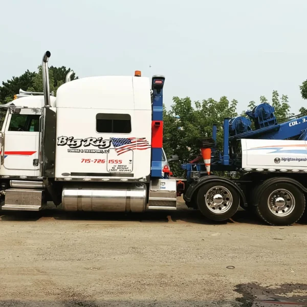 MDTU-35 detachable wrecker mounted on a highway tractor, equipped with boom for heavy vehicle recovery
