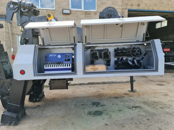 MDTU-35 service compartment and hydraulic control panel, showing advanced power and recovery equipment