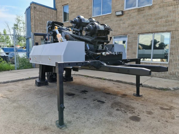 MDTU-35 detachable towing body elevated on stabilizer legs for mounting preparation