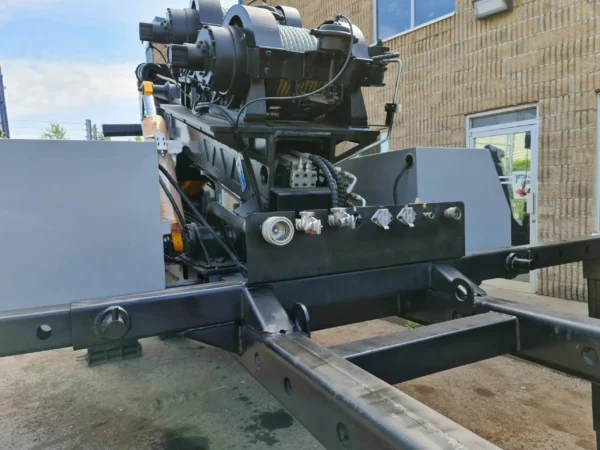 MDTU-35 detachable towing system mounting interface and hydraulic underlift mechanism