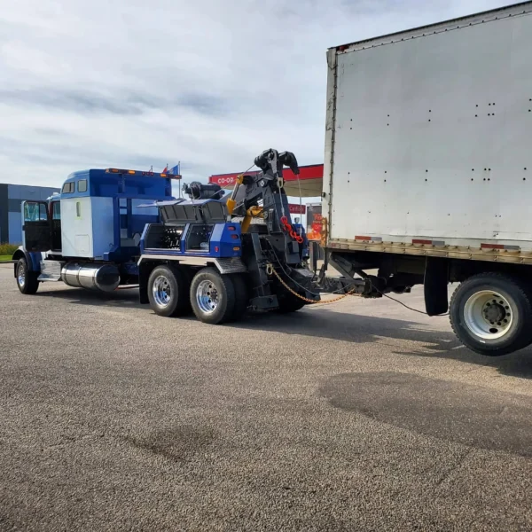 MDTU-35 heavy-duty towing a box truck using underlift