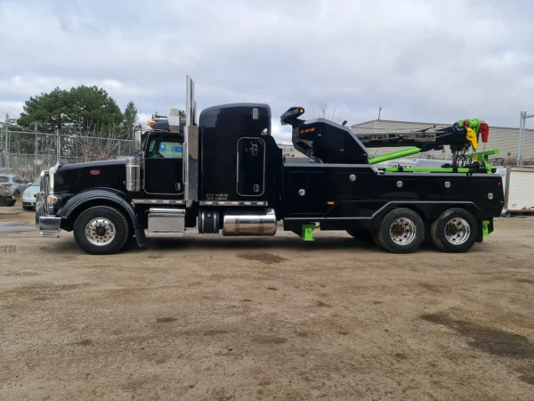 Metro RTR-25 rotator tow truck positioned for roadside truck recovery