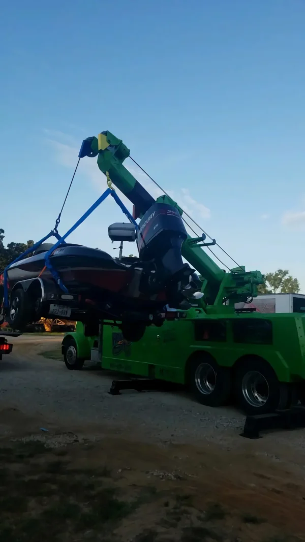 Metro Tow Trucks RTR-25 rotator wrecker lifting a car from roadside accident scene
