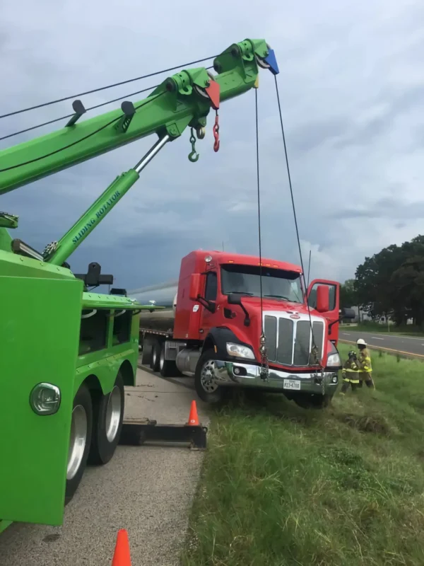 Metro Tow Trucks RTR-25 rotator recovery truck winching a damaged red truck from shoulder