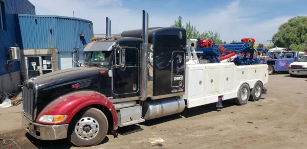 Metro RTR-25 rotator heavy wrecker towing assistance vehicle in service yard