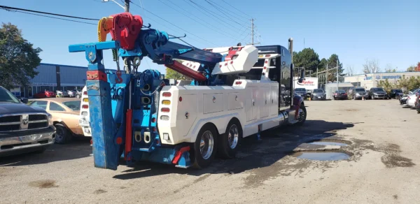 RTR-25 rotator deploying hydraulic boom for heavy-duty accident recovery