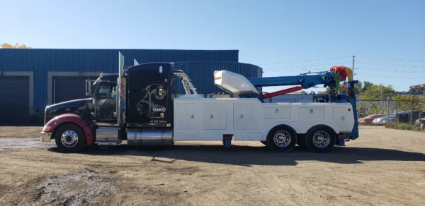 Side view of Metro RTR-25 rotator tow truck